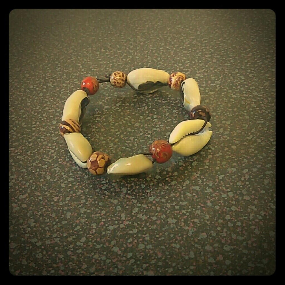 Cowery shell bracelet with beads